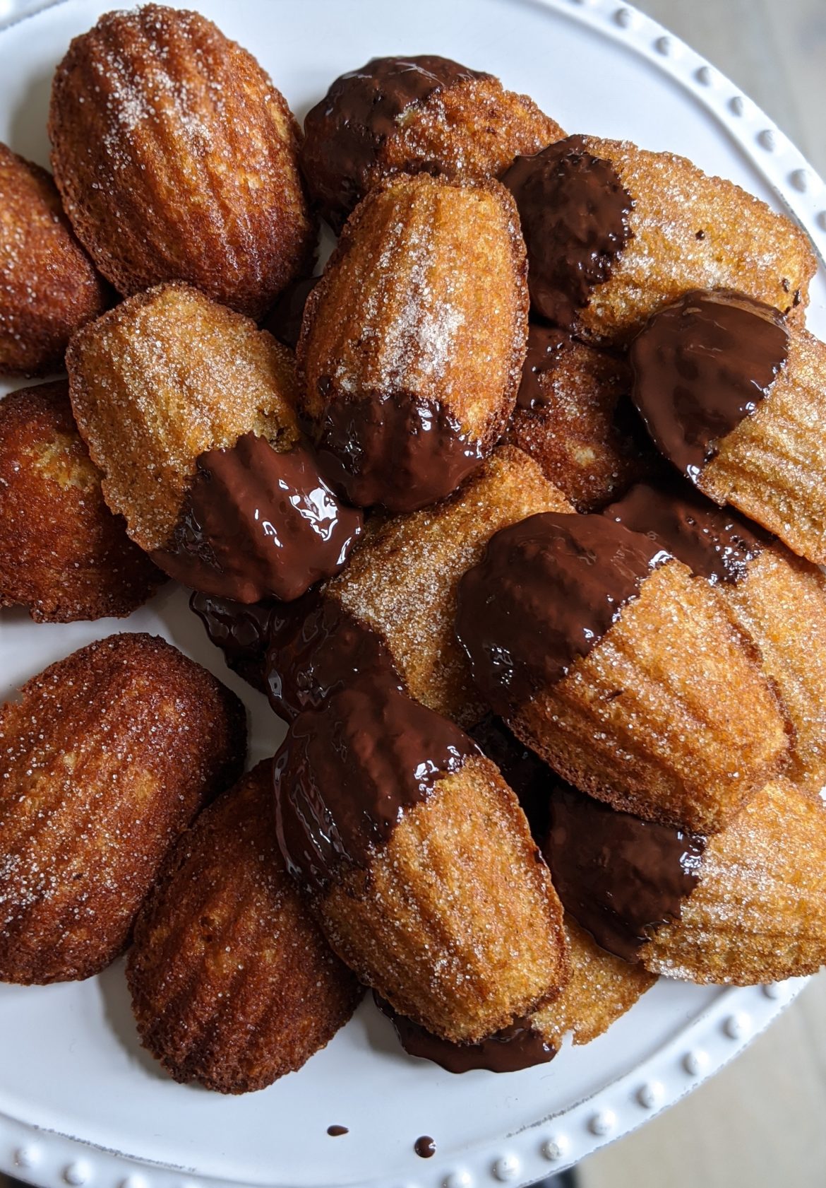 00100lrPORTRAIT_00100_BURST20200309113312924_COVER Honey and chocolate madeleines